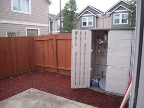 8646 NE Trafalgar Ln in Hillsboro, OR - Building Photo - Building Photo