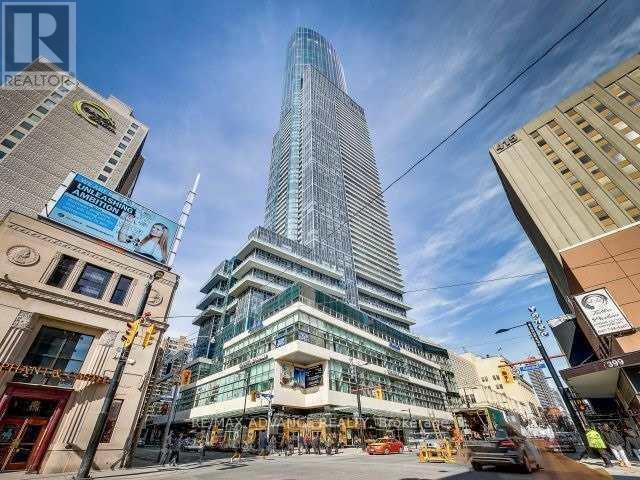 386 Yonge St in Toronto, ON - Building Photo