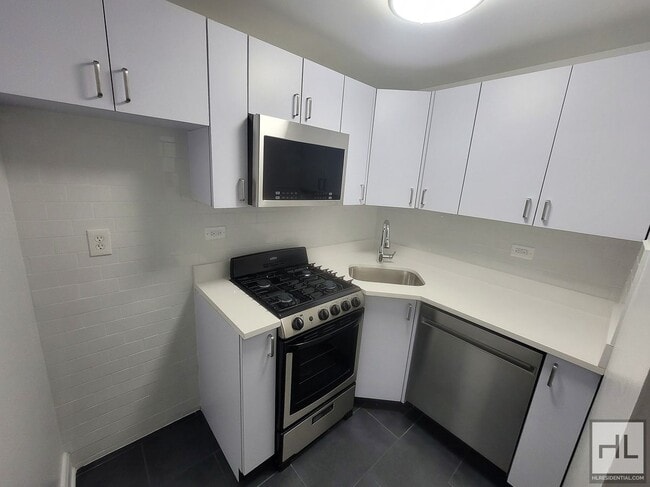 405 E 56th St
