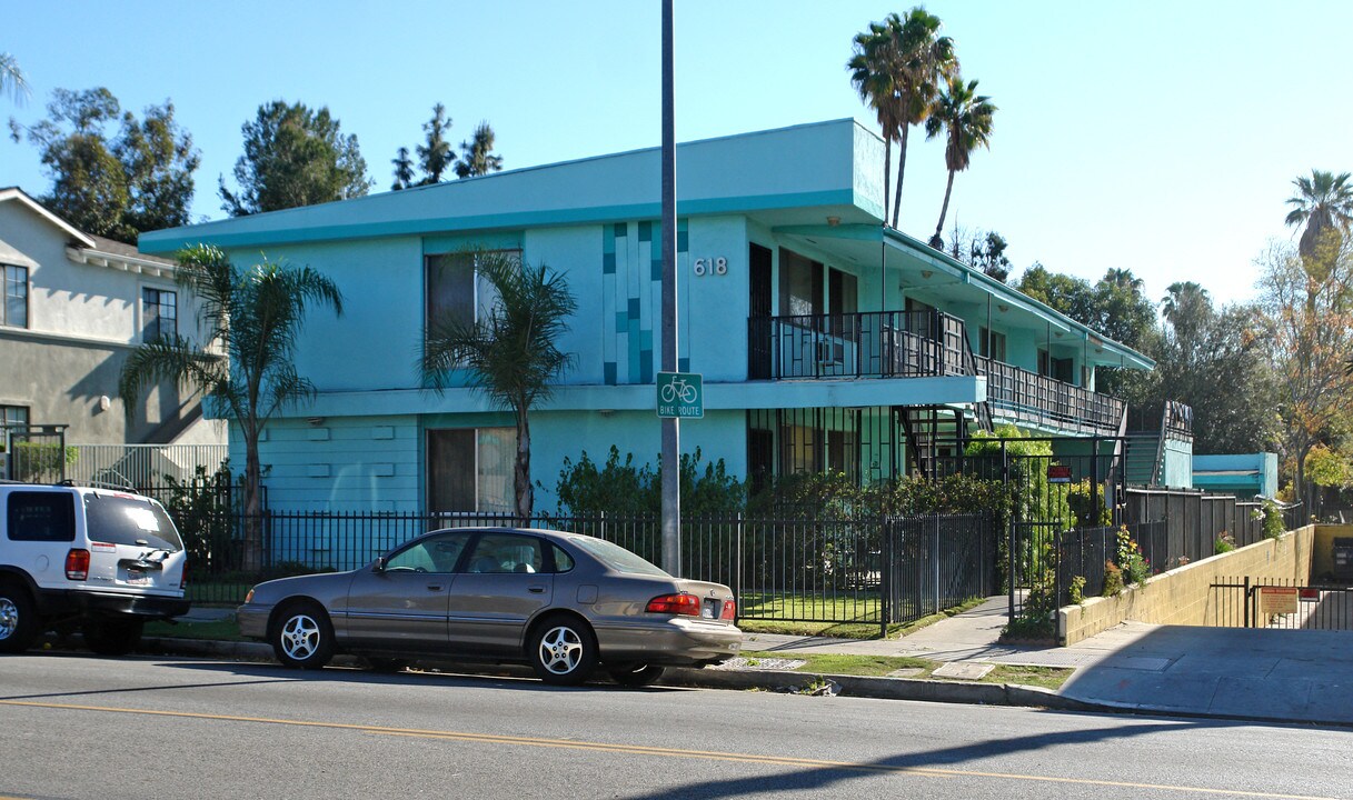 618 Los Robles Ave in Pasadena, CA - Building Photo