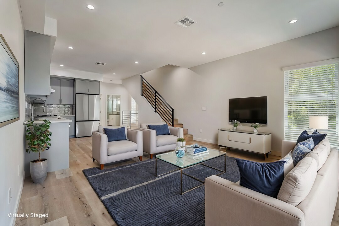 834 N June St in Los Angeles, CA - Building Photo