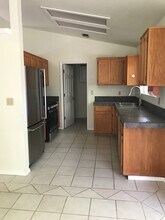 1653 Kildare Dr in Redding, CA - Building Photo - Building Photo