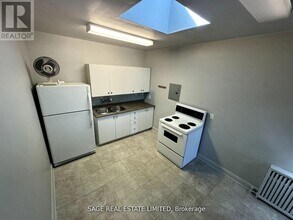 2500 Kingston Rd in Toronto, ON - Building Photo - Building Photo