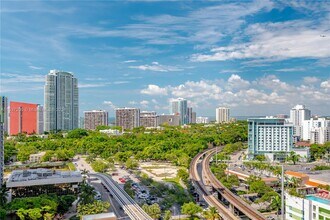 79 SW 12th St, Unit 1903 in Miami, FL - Foto de edificio - Building Photo