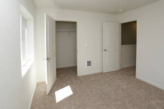 Fairview Court in Vancouver, WA - Building Photo - Interior Photo