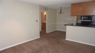 220 Lake Parsons Green in Brandon, FL - Building Photo - Building Photo