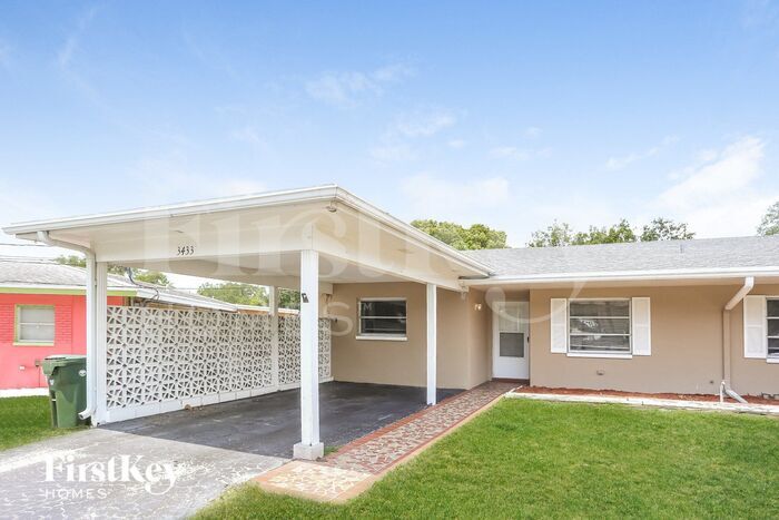 3433 Harbor Lake Dr in Largo, FL - Building Photo