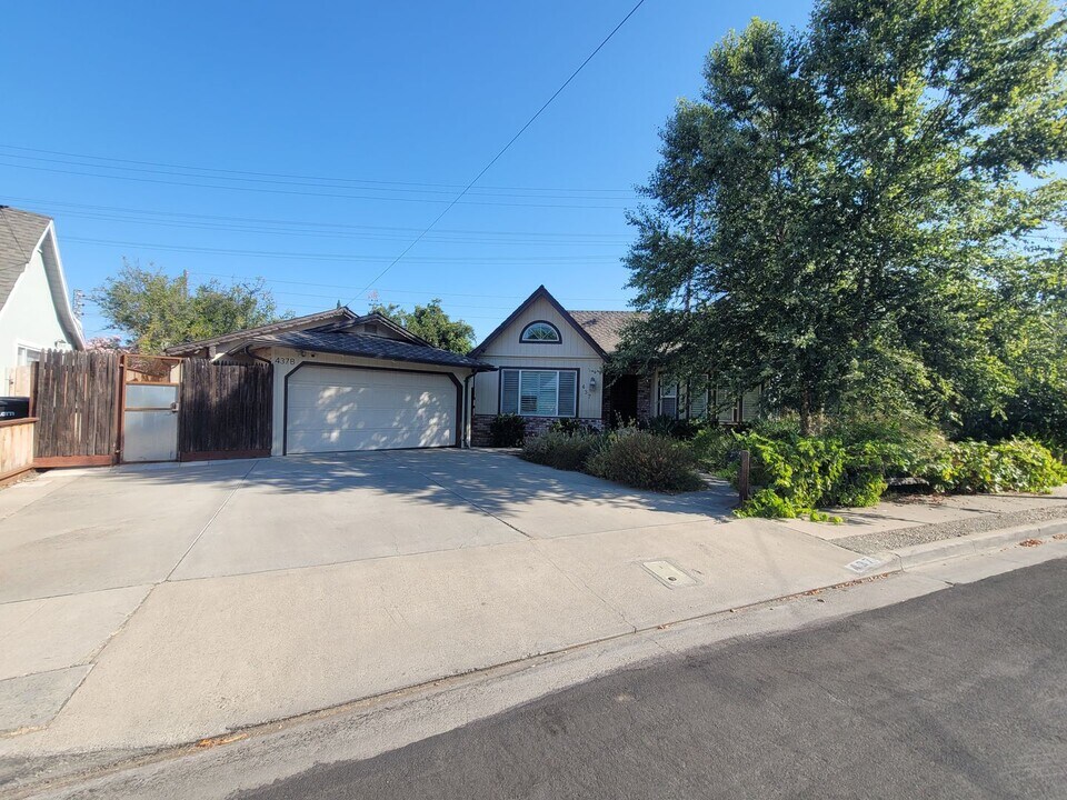 437 Enslen Park Ct in Modesto, CA - Building Photo