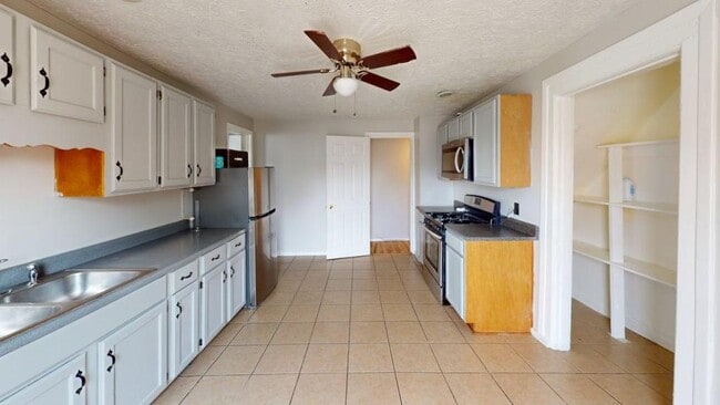 11 Linwood Pl in Rochester, NY - Building Photo - Building Photo
