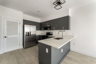 43-45 W 32nd ST Unit 503 in Bayonne, NJ - Building Photo - Building Photo