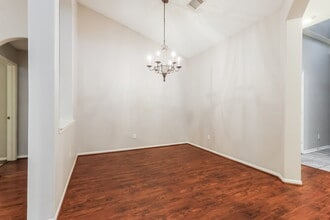 27 Orchid Grove Pl in Conroe, TX - Foto de edificio - Building Photo