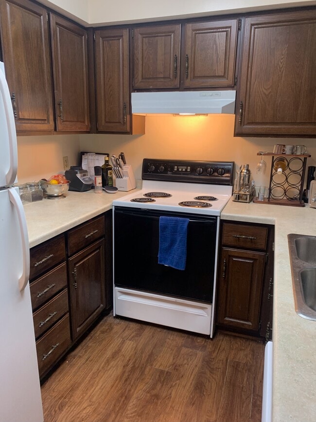 912 W MacArthur Ave, Unit 912 W. MacArthur Ave in Eau Claire, WI - Foto de edificio - Building Photo