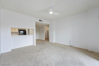 900 Arbor Lake Dr in Naples, FL - Building Photo - Building Photo