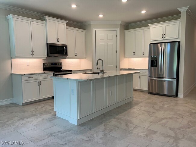 331 Tamarindo Ln in Naples, FL - Building Photo - Building Photo