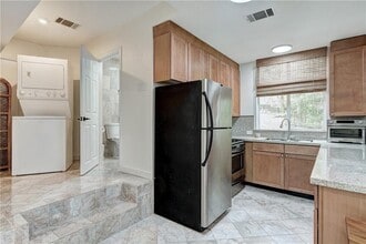 8804 Mountain Ridge Dr in Austin, TX - Building Photo - Building Photo