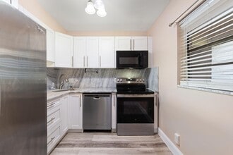 12015 Greenway Cir S in Royal Palm Beach, FL - Building Photo - Building Photo