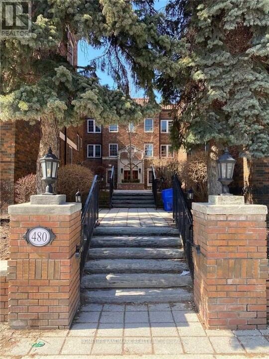 480-480 Oriole Pkwy in Toronto, ON - Building Photo