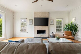 2818 S Holt Ave in Los Angeles, CA - Building Photo - Building Photo