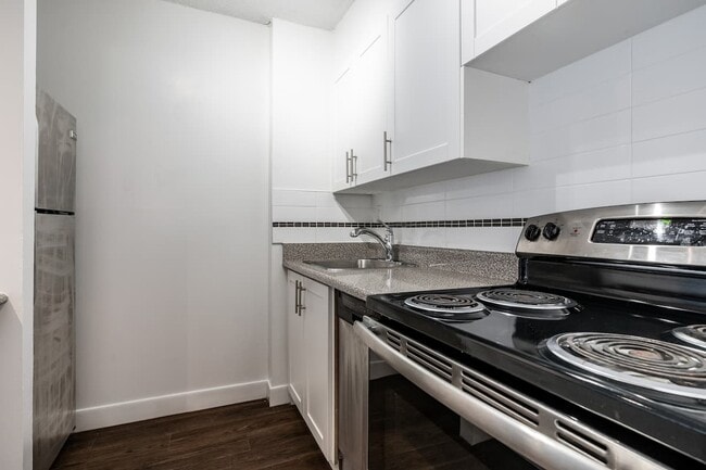 Huntley Apartments in Toronto, ON - Building Photo - Building Photo