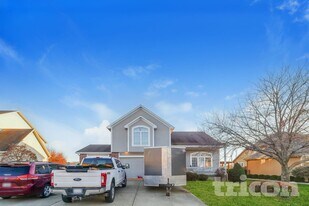 1519 Saddle Brook Rd in Raymore, MO - Building Photo