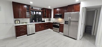 7811 SW 102nd Pl in Miami, FL - Building Photo