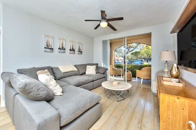 1225 Reserve Way in Naples, FL - Building Photo - Building Photo