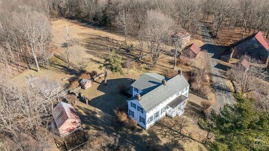 5 Fulton Homestead Rd in Red Hook, NY - Building Photo - Building Photo