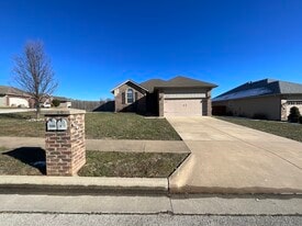 3812 N 29th St in Ozark, MO - Building Photo