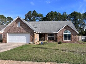 540 E Timberlake Dr in Mary Esther, FL - Building Photo