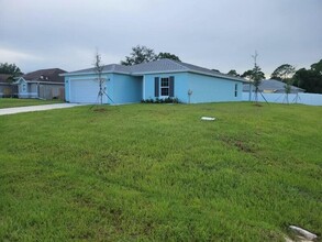 1802 SW Davis St in Port St. Lucie, FL - Building Photo - Building Photo