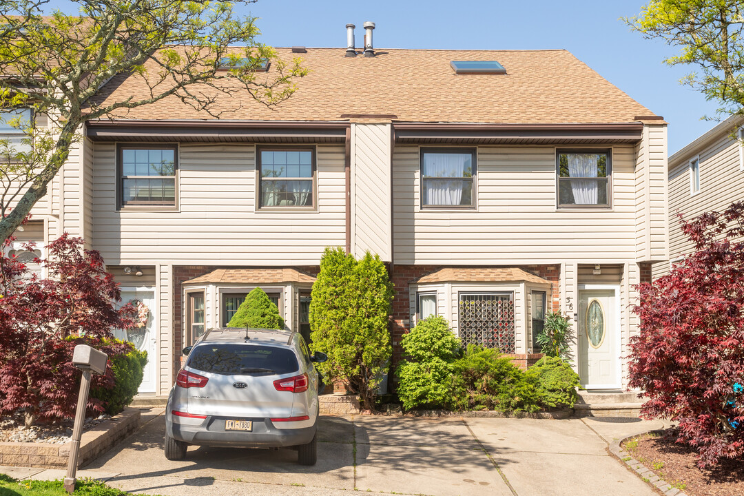 36 Hammock Ln in Staten Island, NY - Foto de edificio