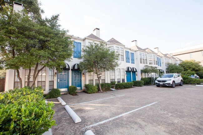 5000 Cedar Springs Rd in Dallas, TX - Building Photo - Building Photo