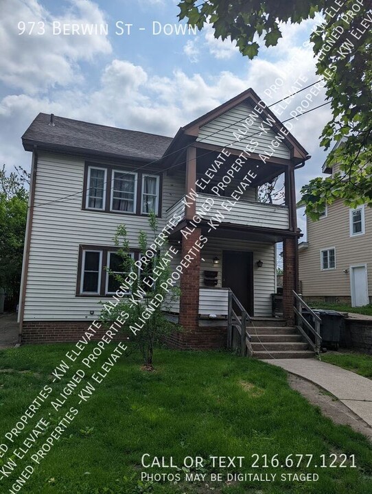 973 Berwin St in Akron, OH - Building Photo