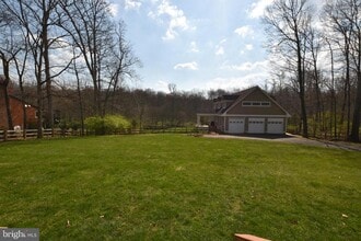 124 Lakeland Dr in Sterling, VA - Building Photo - Building Photo