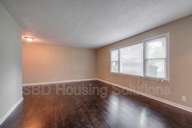 8803 E 72nd St in Raytown, MO - Building Photo - Building Photo