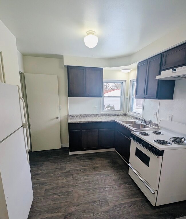 1196 E Coldwater Rd in Flint, MI - Building Photo - Building Photo