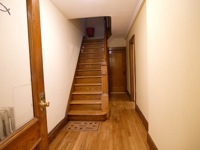 63 68th St, Unit Apt 1