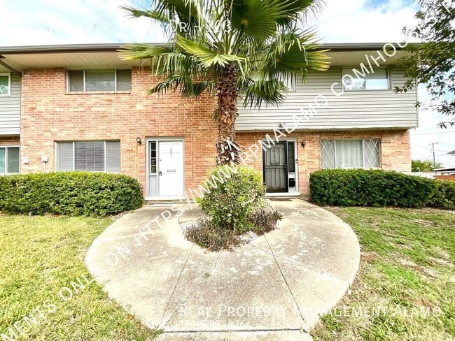 103 W Silver Sands Dr in San Antonio, TX - Foto de edificio - Building Photo