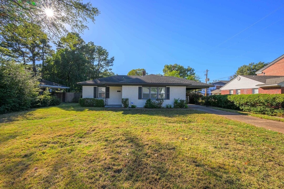 1507 Mount Moriah Rd in Memphis, TN - Foto de edificio