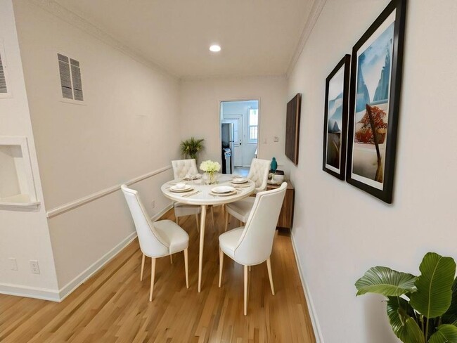 817 S Windsor Blvd in Los Angeles, CA - Foto de edificio - Building Photo