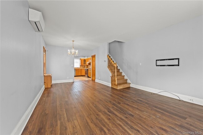 244-39 89th Ave in Queens, NY - Foto de edificio - Building Photo