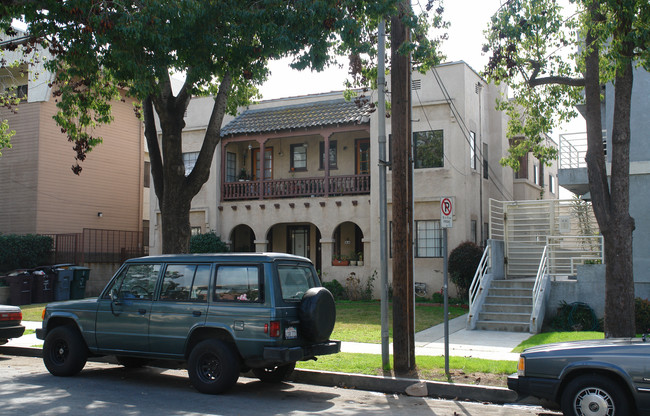 608 E Elk Ave in Glendale, CA - Building Photo - Building Photo