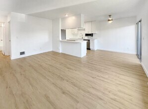 9586 Carroll Canyon Rd in San Diego, CA - Building Photo - Building Photo