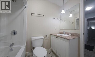 135 James St S in Hamilton, ON - Building Photo - Building Photo