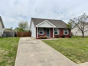 2785 Russet Ridge Dr in Clarksville, TN - Building Photo - Building Photo