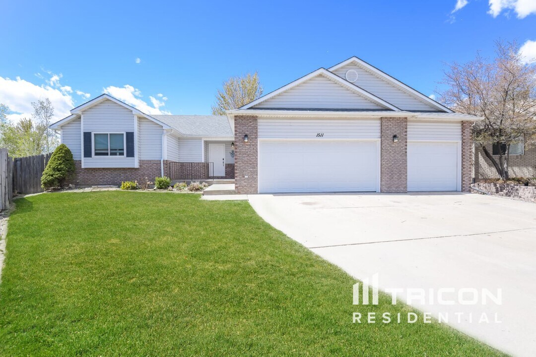 1511 Stonewood Ct in Windsor, CO - Building Photo