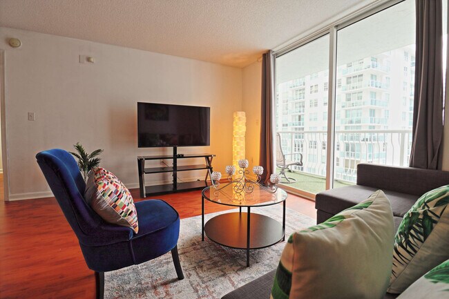 1200 Brickell Bay Dr in Miami, FL - Building Photo - Building Photo