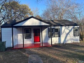 908 Crestline Rd NW in Huntsville, AL - Building Photo