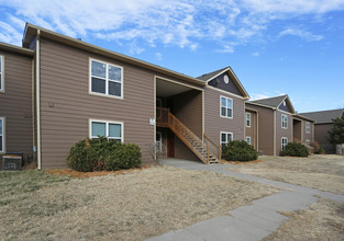 Sundance Dodge Apartments in Dodge City, KS - Foto de edificio - Building Photo