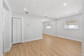 1946 Rodman St in Hollywood, FL - Foto de edificio - Building Photo